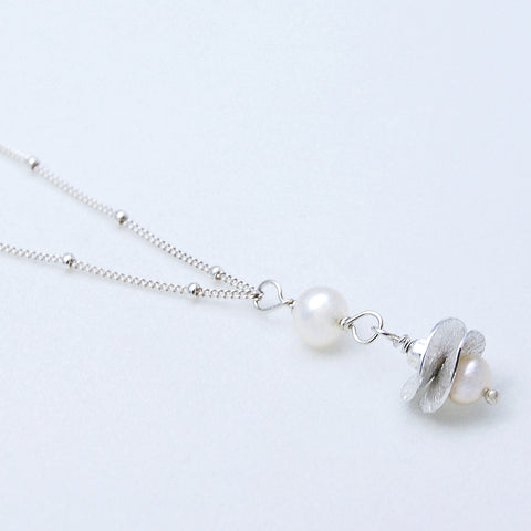 Sterling Silver Freshwater Pearl Wavy Disk Necklace