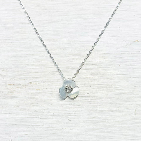 Fashion Silver Tone White Flower Necklace