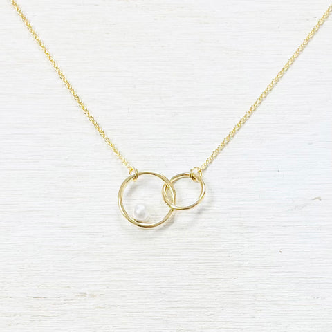 Fashion Gold Tone Interlocking Circles Necklace w/ Pearl