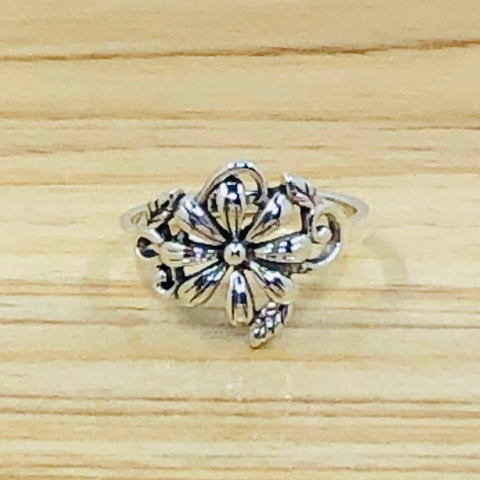 Silver flower ring-size 9